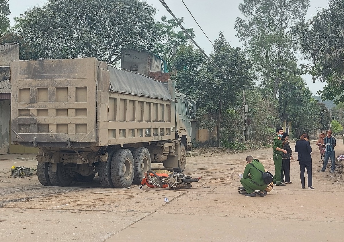 Va chạm xe "hổ vồ", 3 nam sinh đi xe máy thương vong