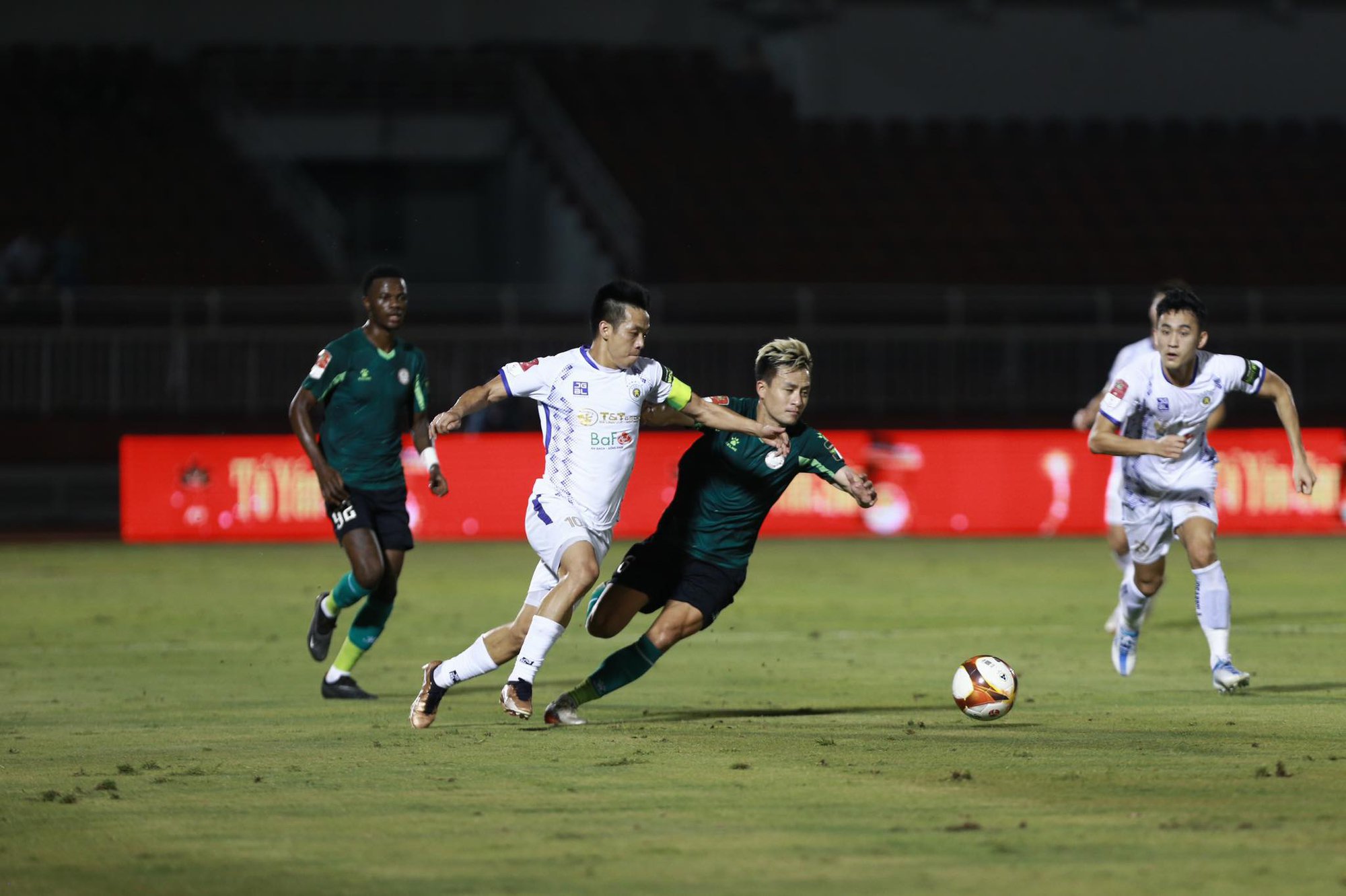 Đ&aacute;nh bại CLB TP HCM, H&agrave; Nội FC vươn l&ecirc;n dẫn đầu V-League 2023 - Ảnh 3.