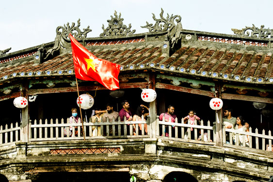 CUỘC THI ẢNH "THIÊNG LIÊNG CỜ TỔ QUỐC": Chung niềm tự hào