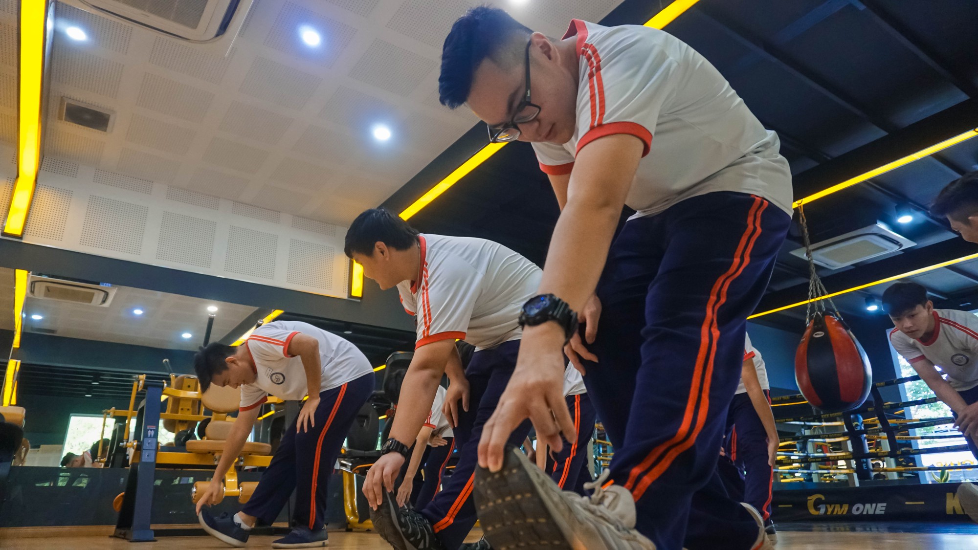 Học sinh lần đầu được tập GYM miễn ph&iacute; trong trường học - Ảnh 6.
