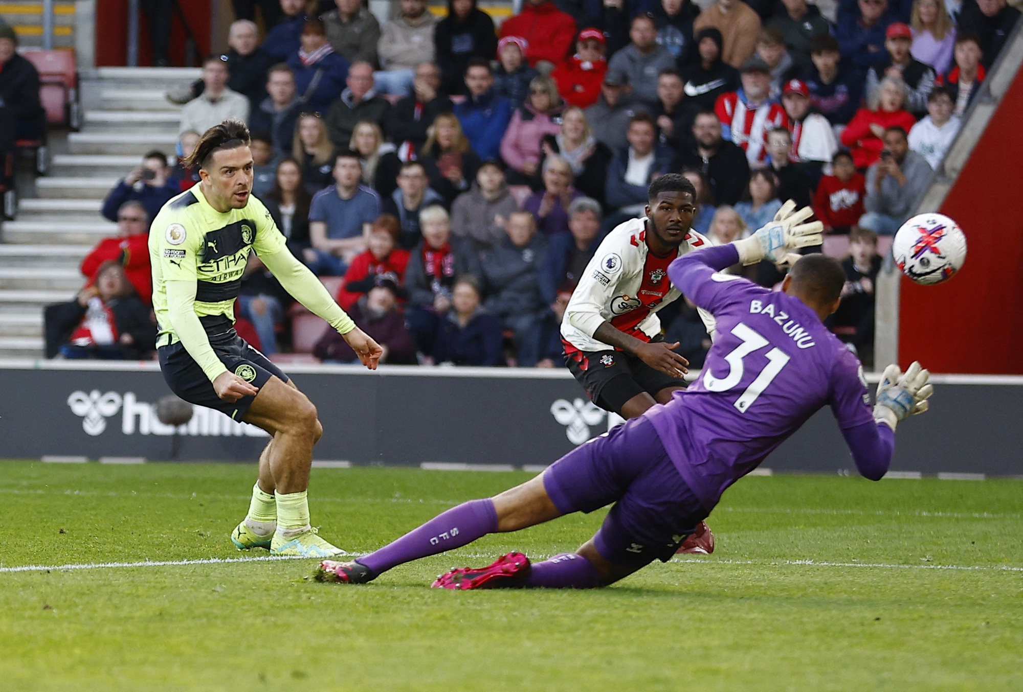 Ngoạn mục 30 b&agrave;n thắng Haaland, Man City tăng tốc đua v&ocirc; địch - Ảnh 3.
