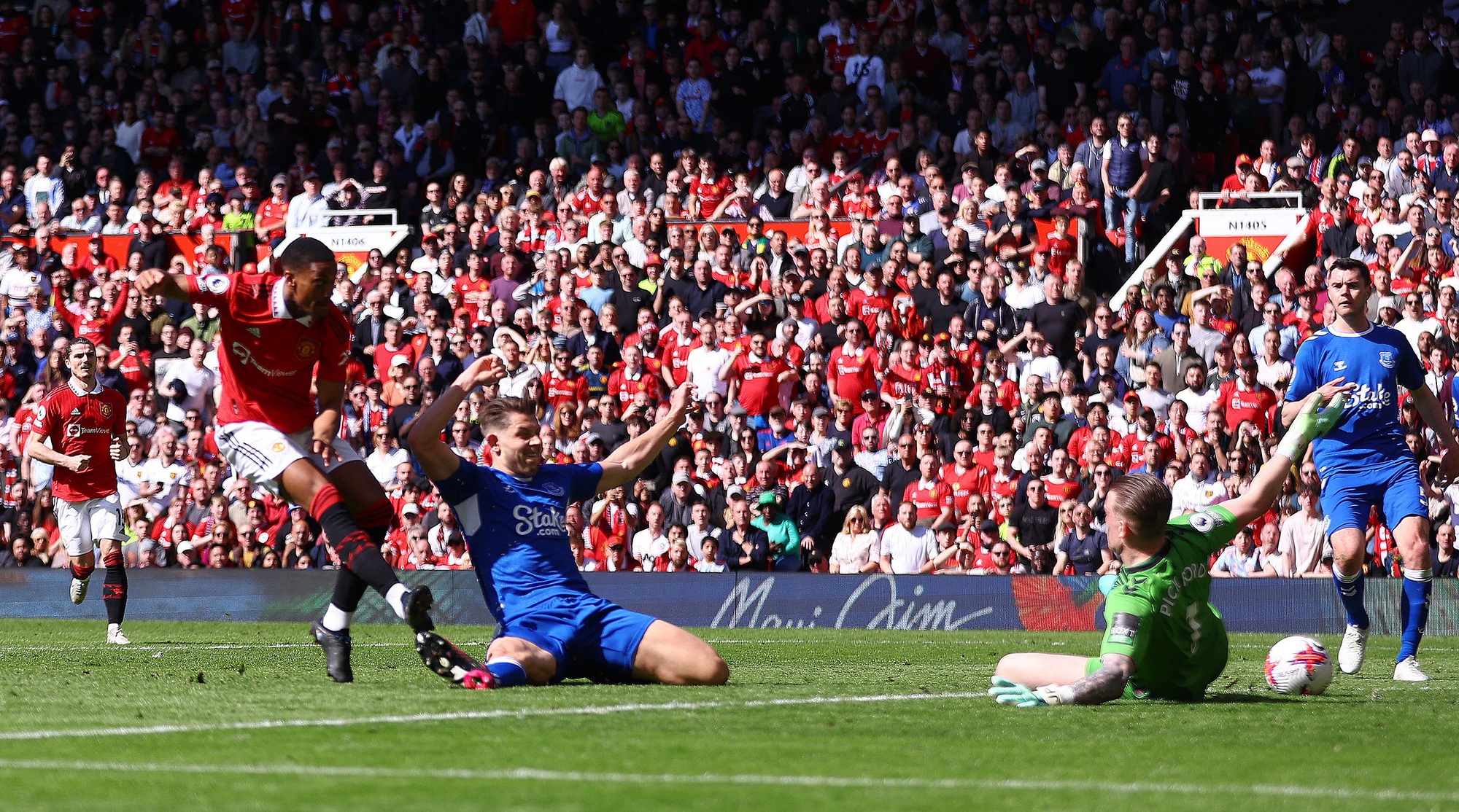 Người nhện Pickford trổ t&agrave;i, Everton vẫn thua trắng Man United - Ảnh 5.