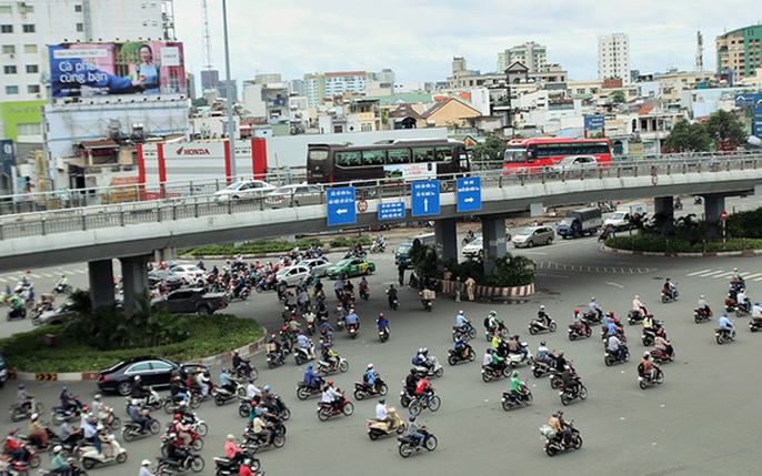 Sắp có dải phân cách di động tại chân cầu vượt Hàng Xanh