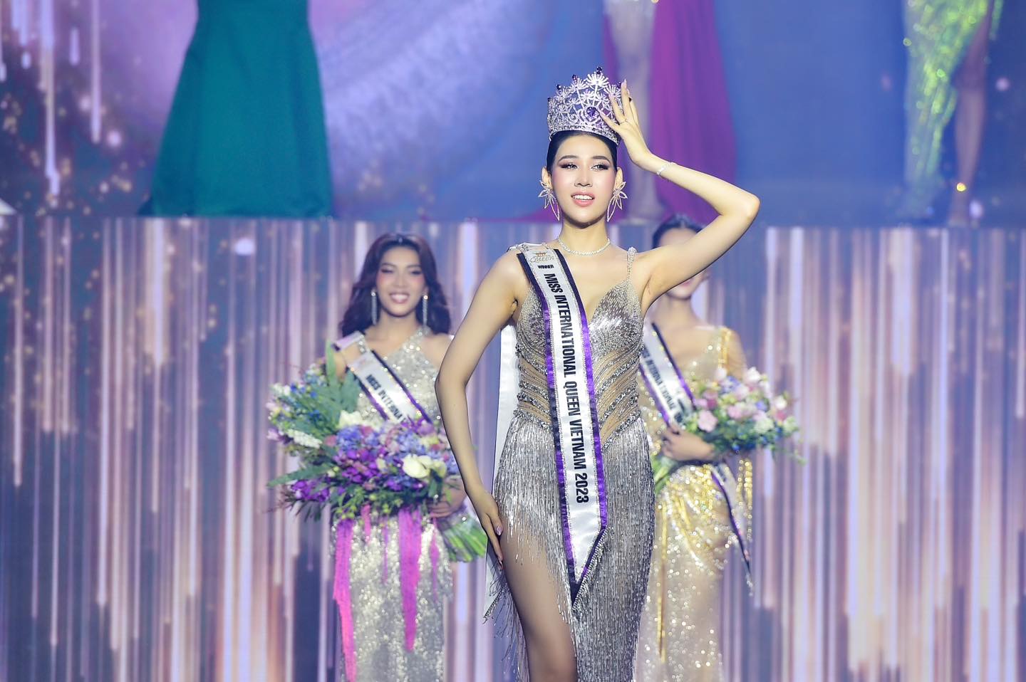 Vừa tìm ra hoa hậu, cuộc thi Đại sứ Hoàn mỹ bị "tuýt còi" vì chưa được cấp phép