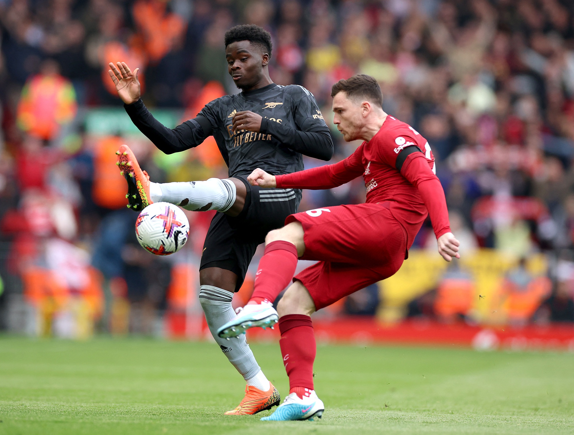 Hòa nghẹt thở với Liverpool, Arsenal "thổi lửa" cuộc đua vô địch