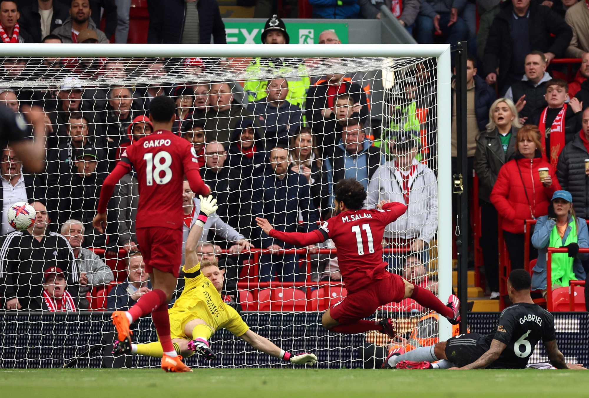 H&ograve;a nghẹt thở với Liverpool, Arsenal thổi lửa cuộc đua v&ocirc; địch - Ảnh 4.
