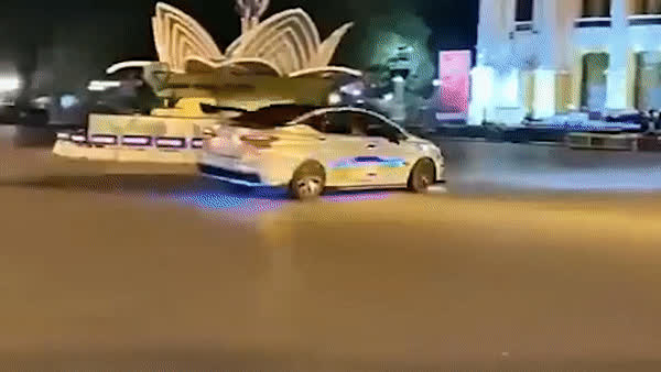 Đề nghị truy tố tài xế drift ôtô trước Nhà hát Lớn