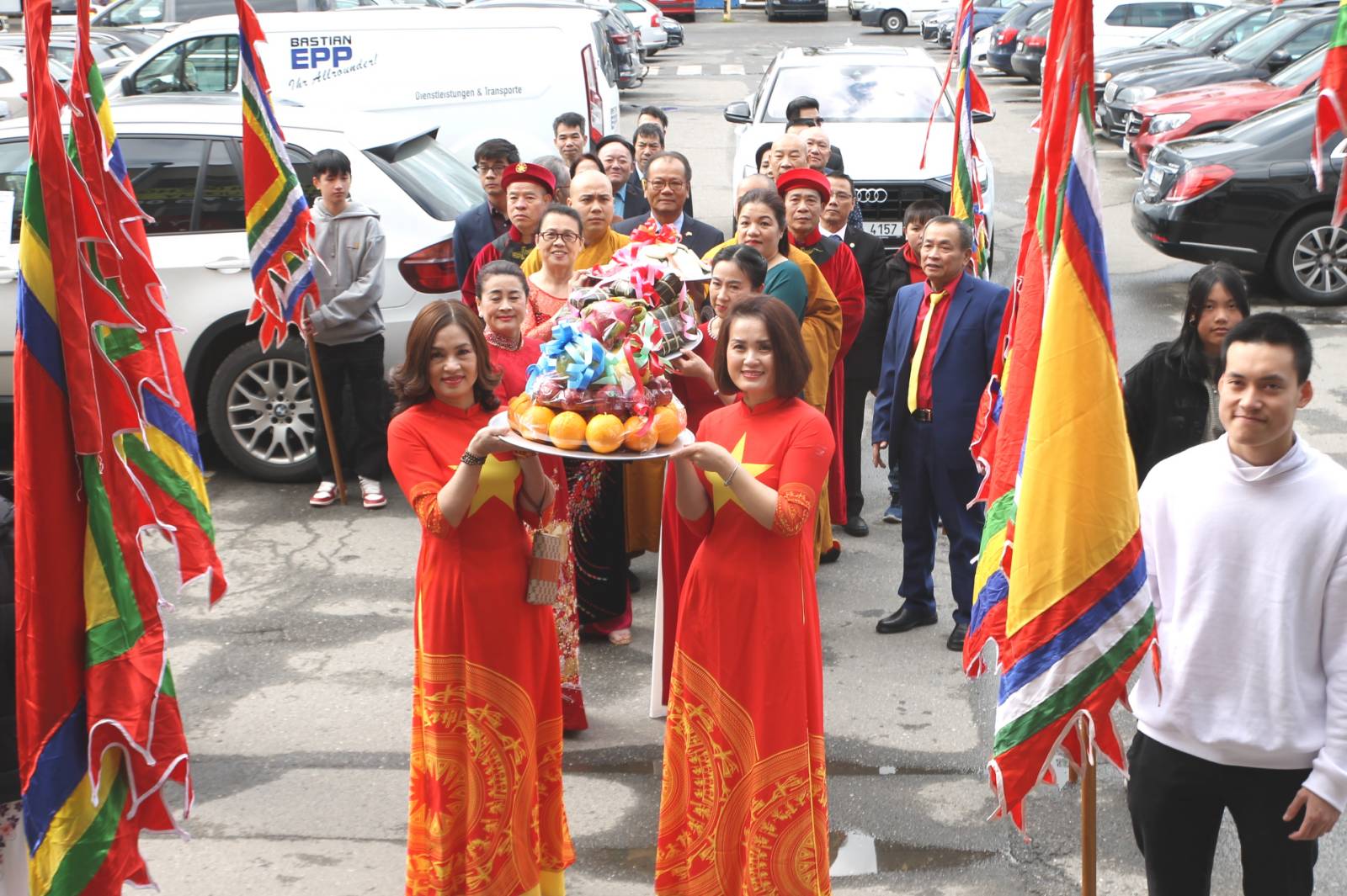 Giỗ tổ H&ugrave;ng Vương, kỷ niệm ng&agrave;y 30-4 ở nước ngo&agrave;i - Ảnh 5.