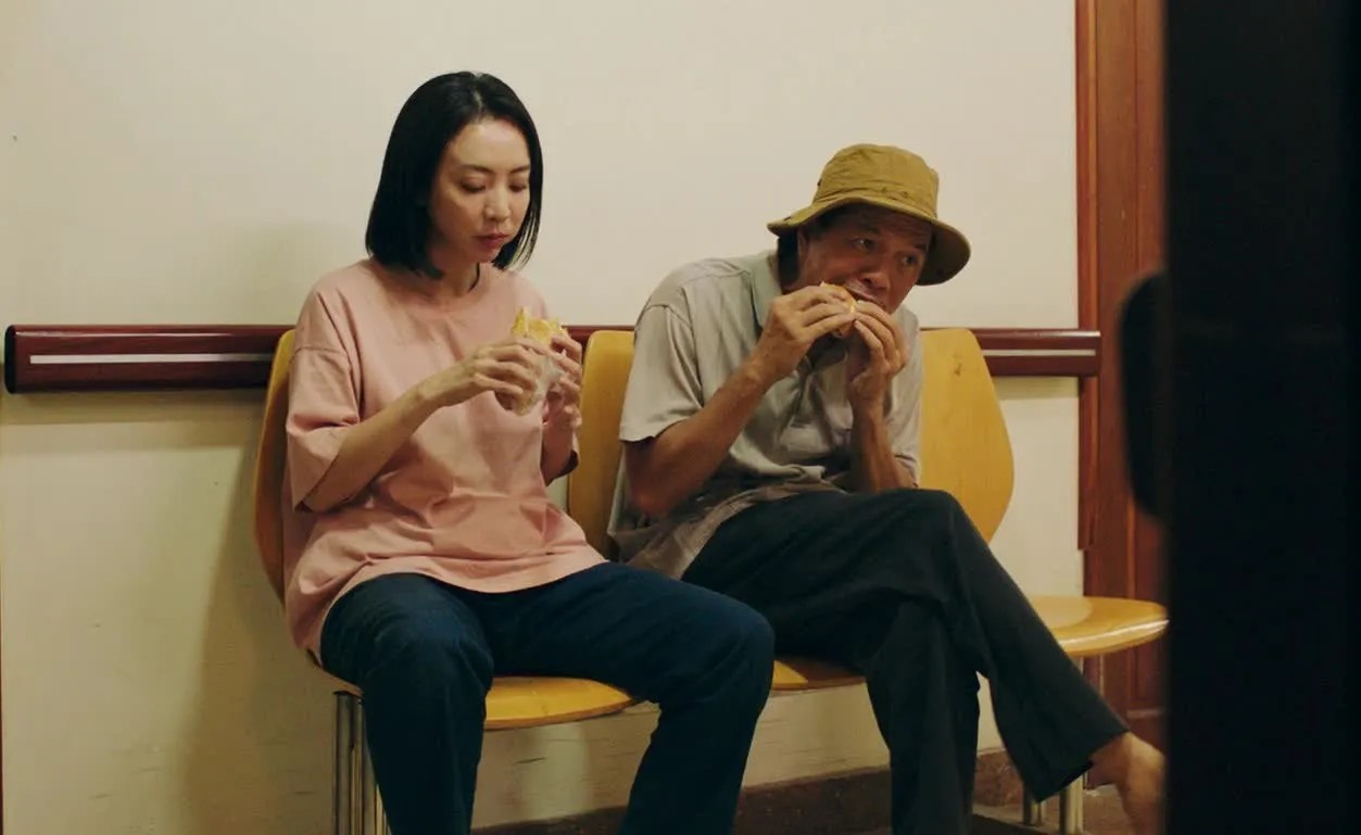 &ldquo;Lật mặt 6&rdquo; của L&yacute; Hải vượt &ldquo;Con Nh&oacute;t m&oacute;t chồng&rdquo;, tiến s&aacute;t 100 tỉ đồng - Ảnh 5.