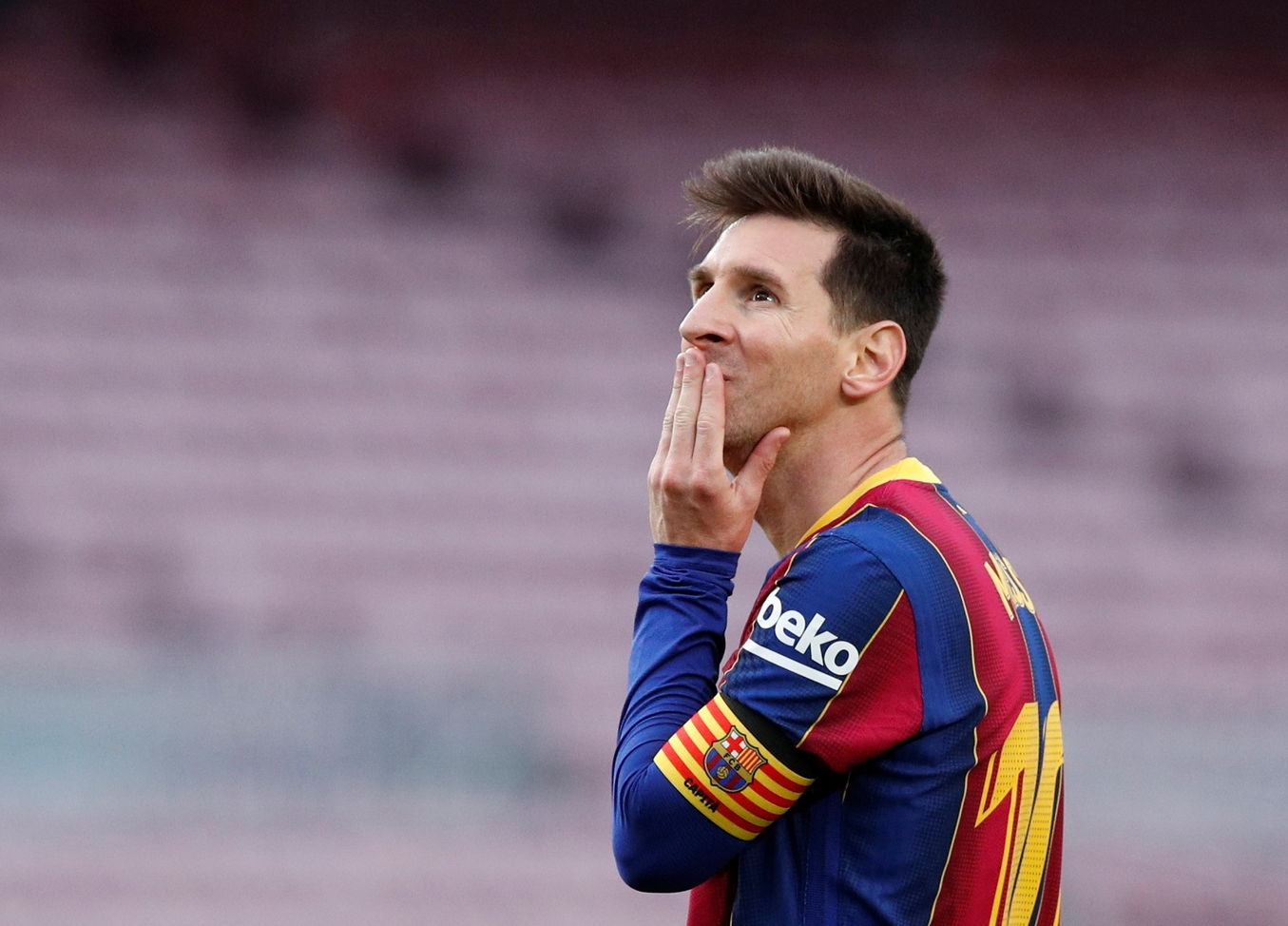 Barcelona nhận tin buồn từ La Liga, bít cửa đưa Messi trở lại