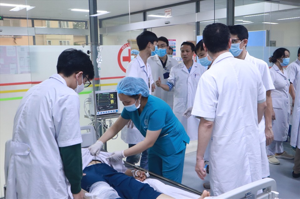 Hai ng&agrave;y nghỉ lễ, hơn 2.000 ca kh&aacute;m do COVID-19 - Ảnh 1.