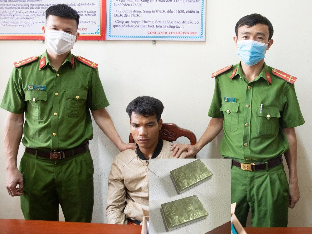 "Cõng" thuê 2 bánh heroin để lấy 500 USD