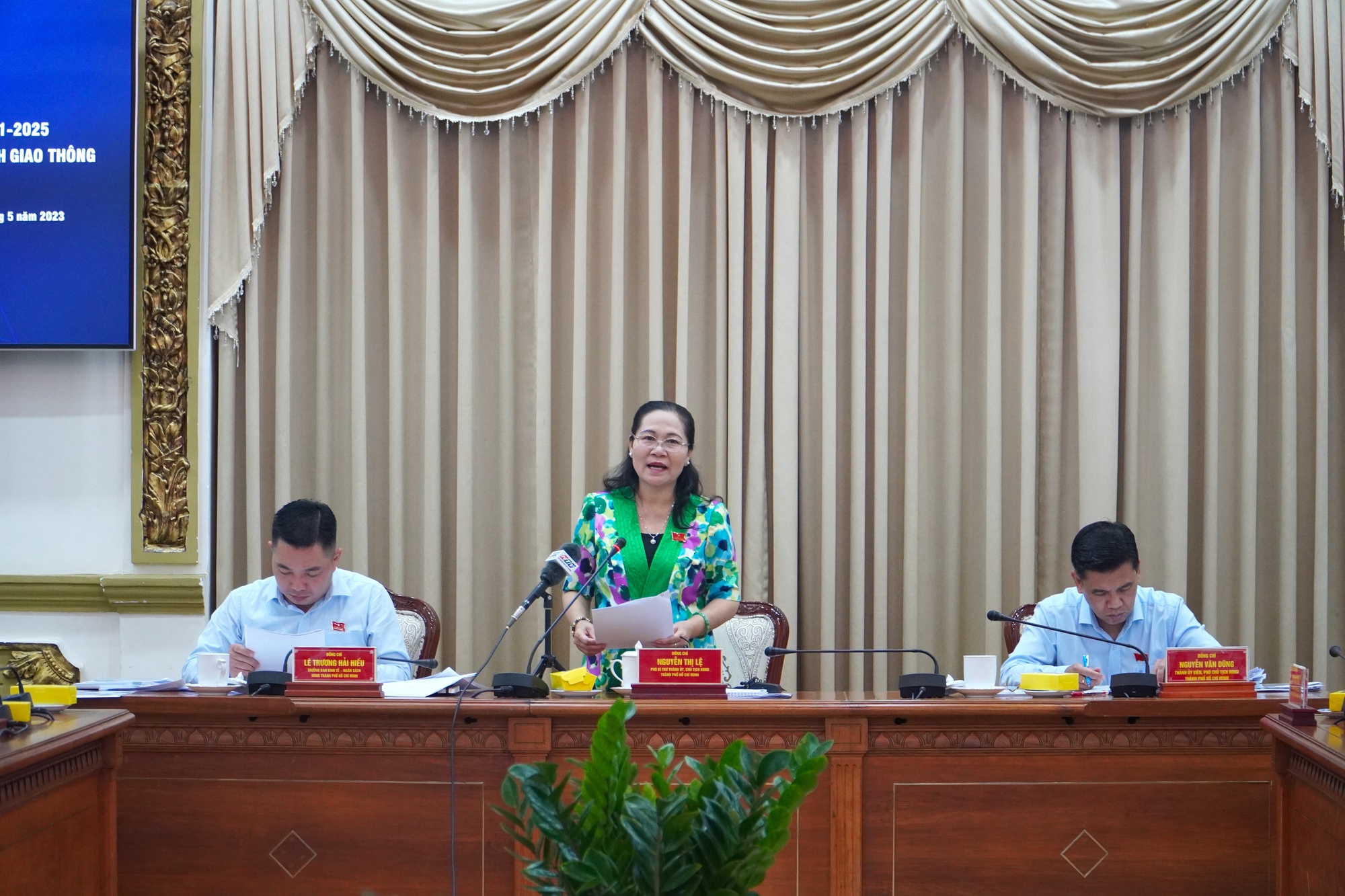 Xin ph&eacute;p di dời hơn 100 c&acirc;y xanh trước cửa ng&otilde; T&acirc;n Sơn Nhất - Ảnh 1.