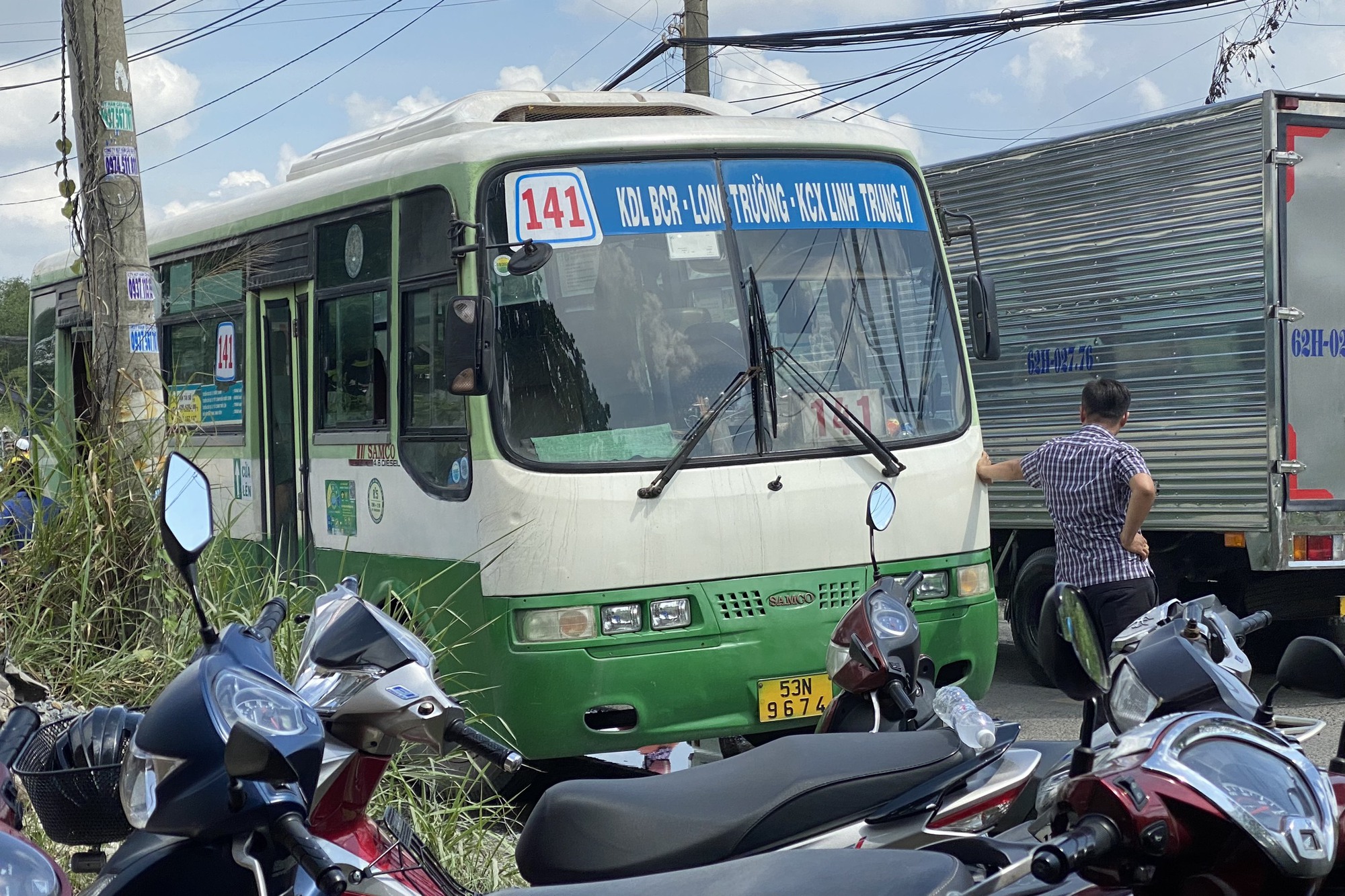 2 mẹ con gặp nạn thương t&acirc;m với xe bu&yacute;t ở TP Thủ Đức - Ảnh 3.