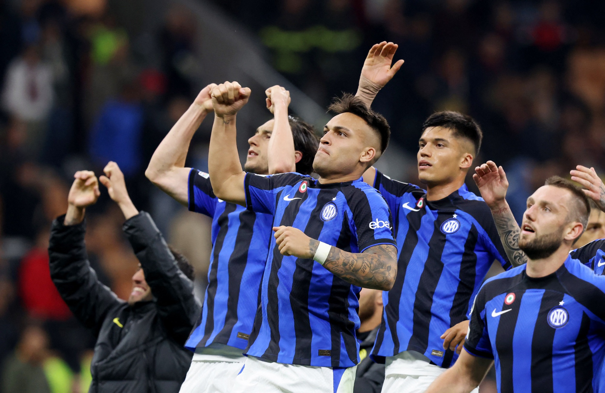 Derby Milan ngã ngũ sớm, Inter chạm tay vé chung kết Champions League