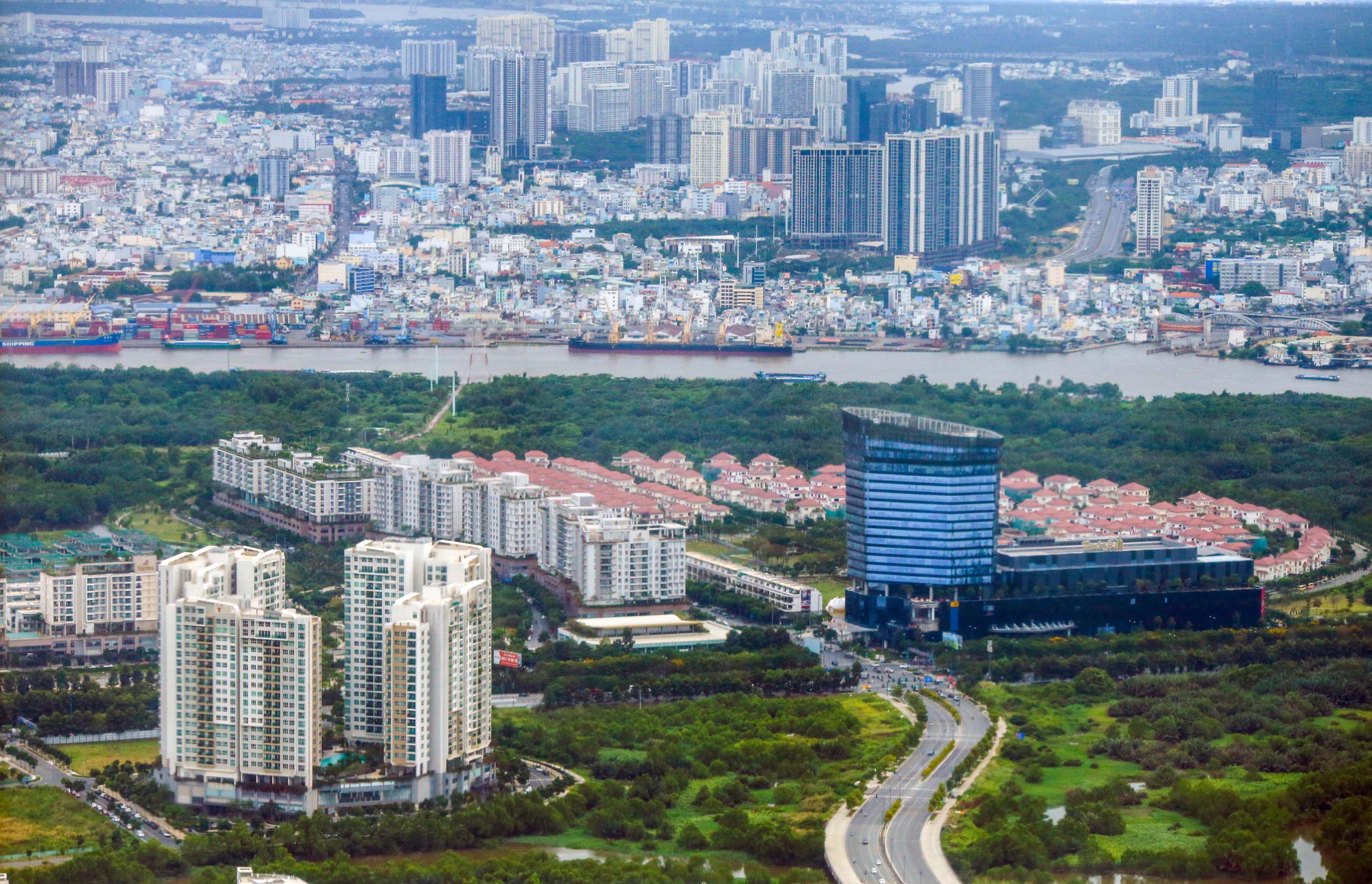 Để đầu tàu TP HCM tăng tốc