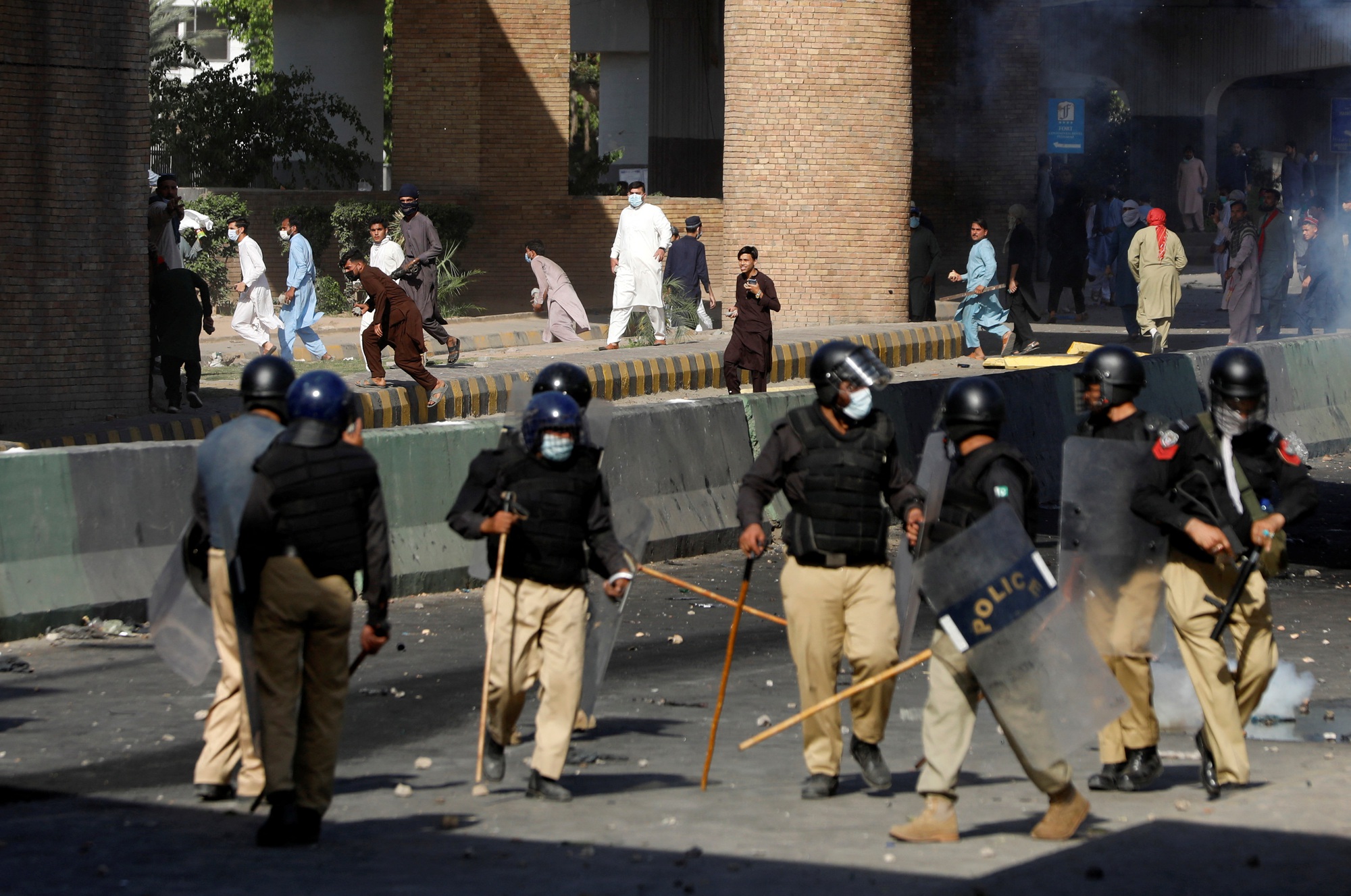 Pakistan chìm sâu vào khủng hoảng chính trị, kinh tế