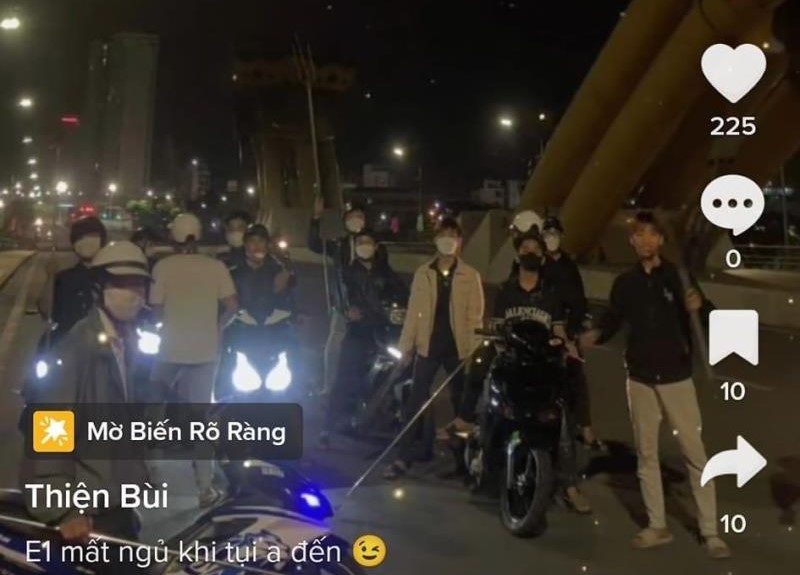 Xử lý nhóm người mang dao phóng lợn check-in tại cầu Rồng, Đà Nẵng