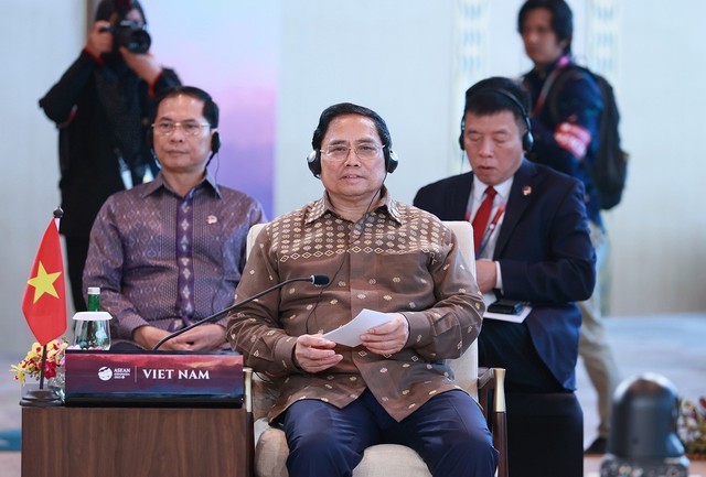 Thủ tướng Phạm Minh Ch&iacute;nh họp hẹp c&ugrave;ng c&aacute;c nh&agrave; l&atilde;nh đạo ASEAN - Ảnh 3.