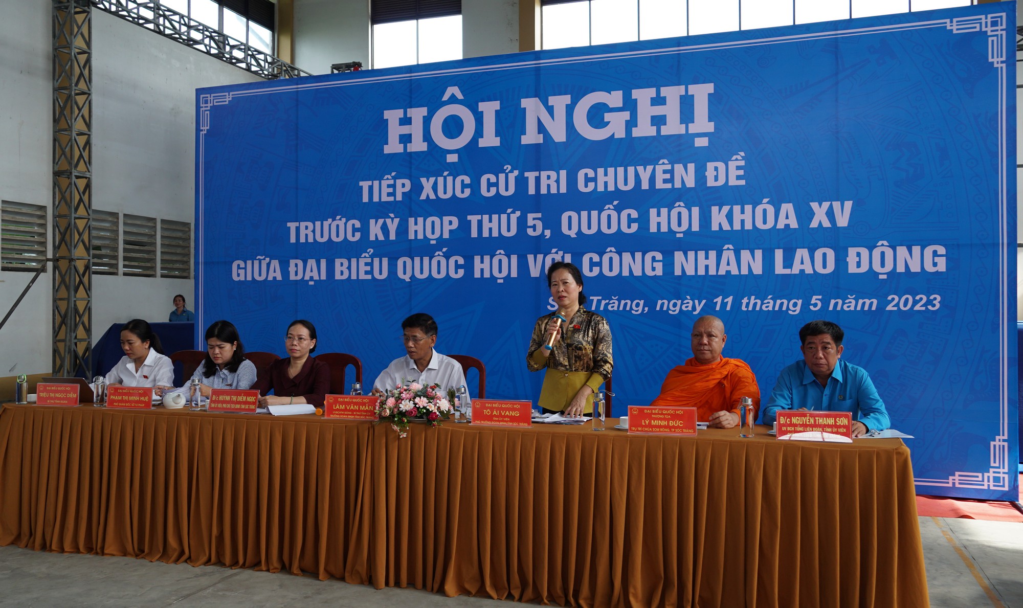 B&iacute; thư Tỉnh ủy S&oacute;c Trăng đến từng ph&ograve;ng trọ thăm hỏi, động vi&ecirc;n c&ocirc;ng nh&acirc;n - Ảnh 1.