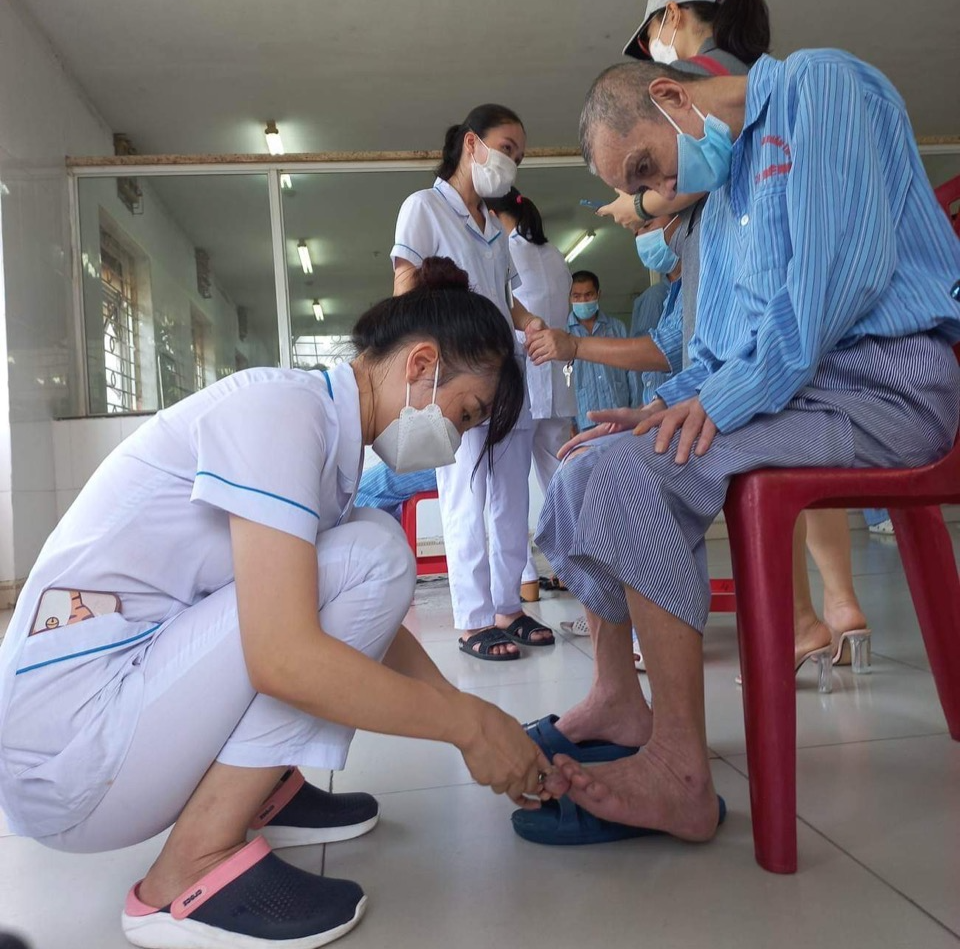 Nhiều bệnh viện thiếu điều dưỡng - Ảnh 3.