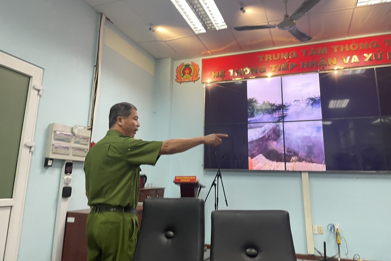 Nhiều người &ocirc;m t&agrave;i sản th&aacute;o chạy trong vụ ch&aacute;y ở quận B&igrave;nh T&acirc;n - Ảnh 4.