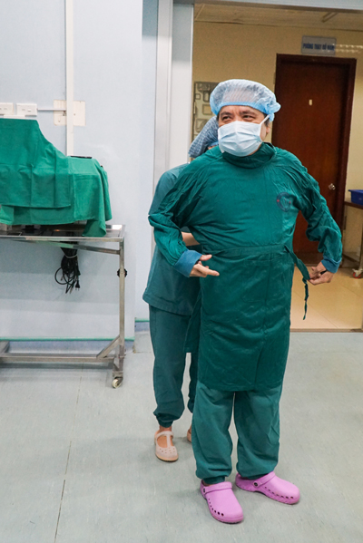 Cuộc thi viết &ldquo;Người thầy thuốc trong t&ocirc;i&rdquo;: B&aacute;c sĩ với đ&ocirc;i b&agrave;n tay v&agrave;ng - Ảnh 3.