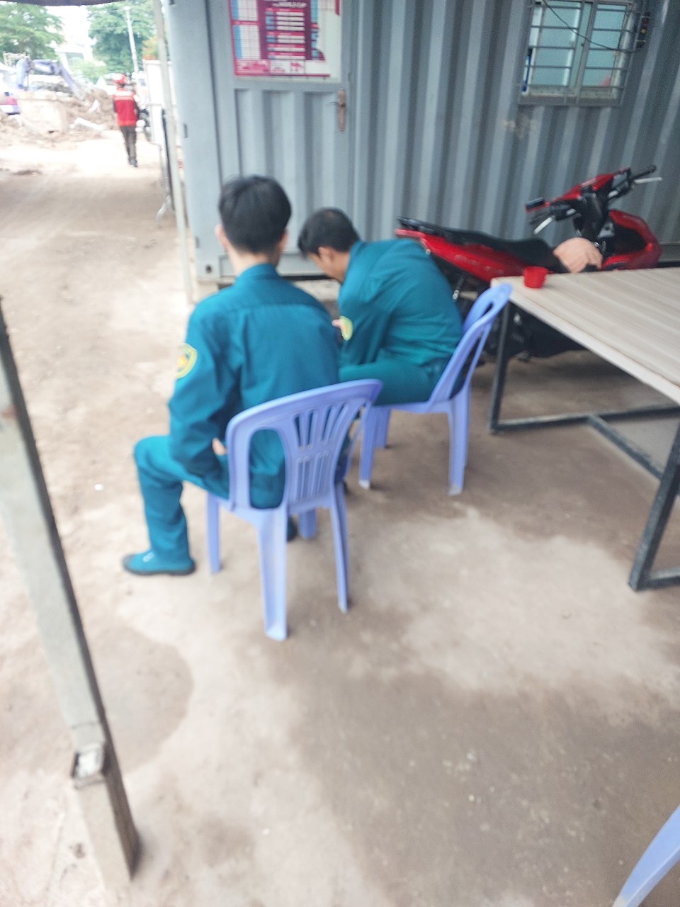 TP HCM: Phát hiện quả bom chưa nổ nằm trong khuôn viên một bệnh viện - Ảnh 2.
