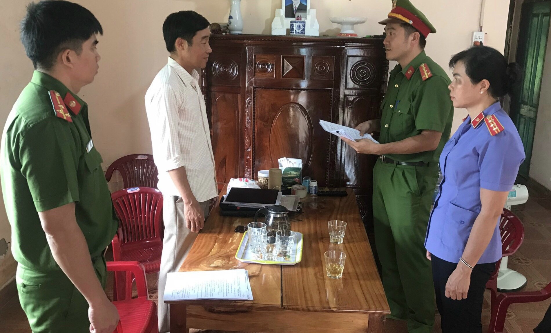 Khởi tố 2 cán bộ tham mưu "cấp bừa" 65 sổ đỏ trên đất rừng