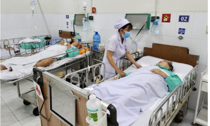 TP HCM: Bệnh viện thiếu điều dưỡng vì việc nhiều, lương thấp