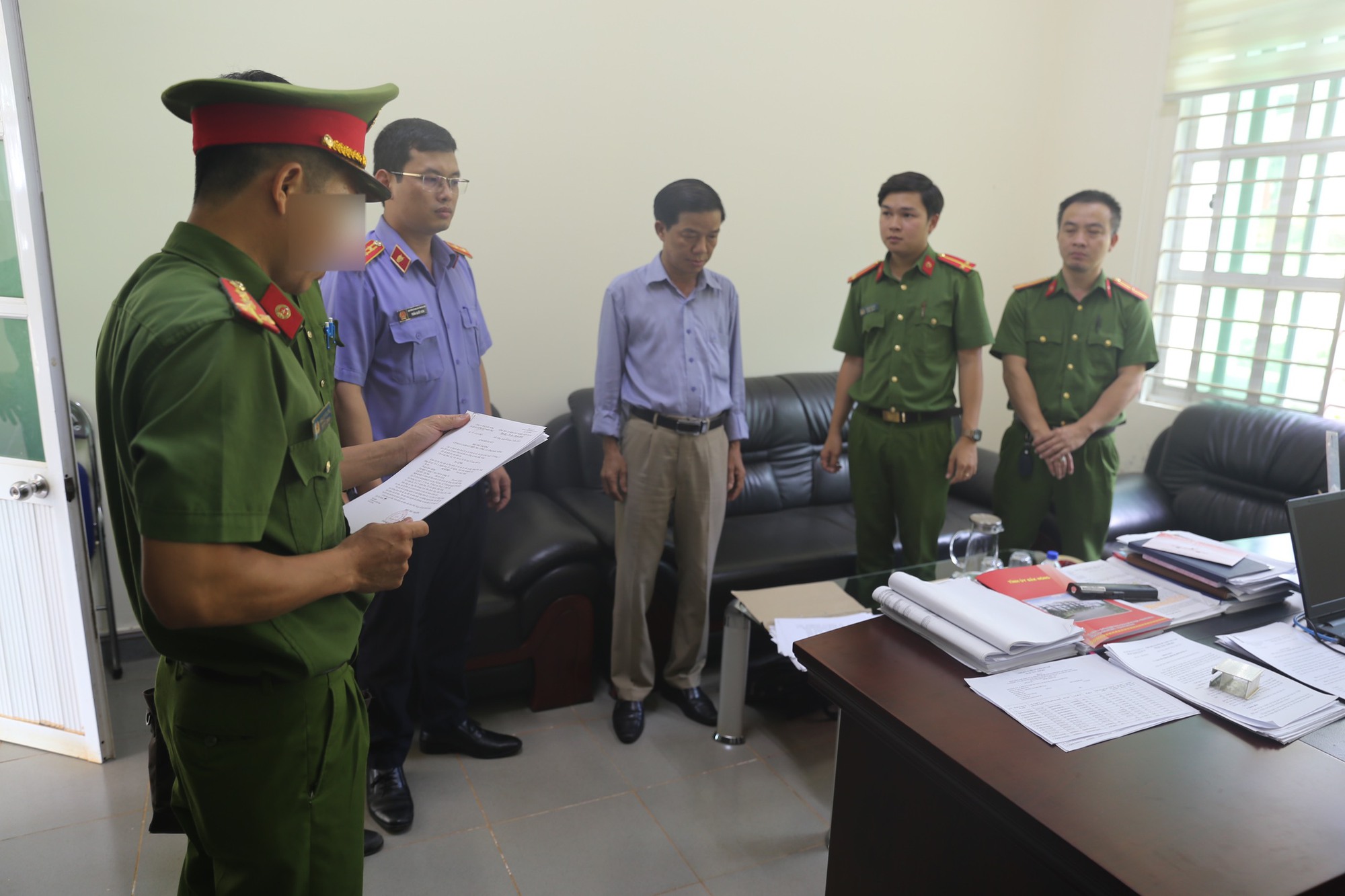 Khởi tố nguyên Giám đốc Sở Xây dựng Đắk Nông và đồng phạm