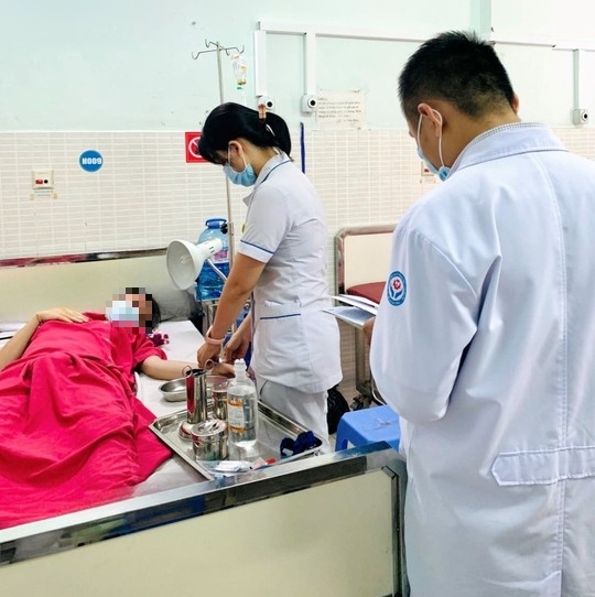 Đau bụng, sốt bất thường, thai phụ đẻ rớt con 27 tuần tuổi