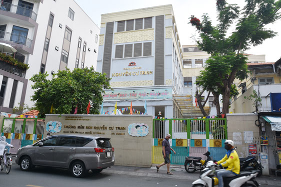 Những người làm hoa cho đất: Nguyễn Cư Trinh làm thơ và mở cõi