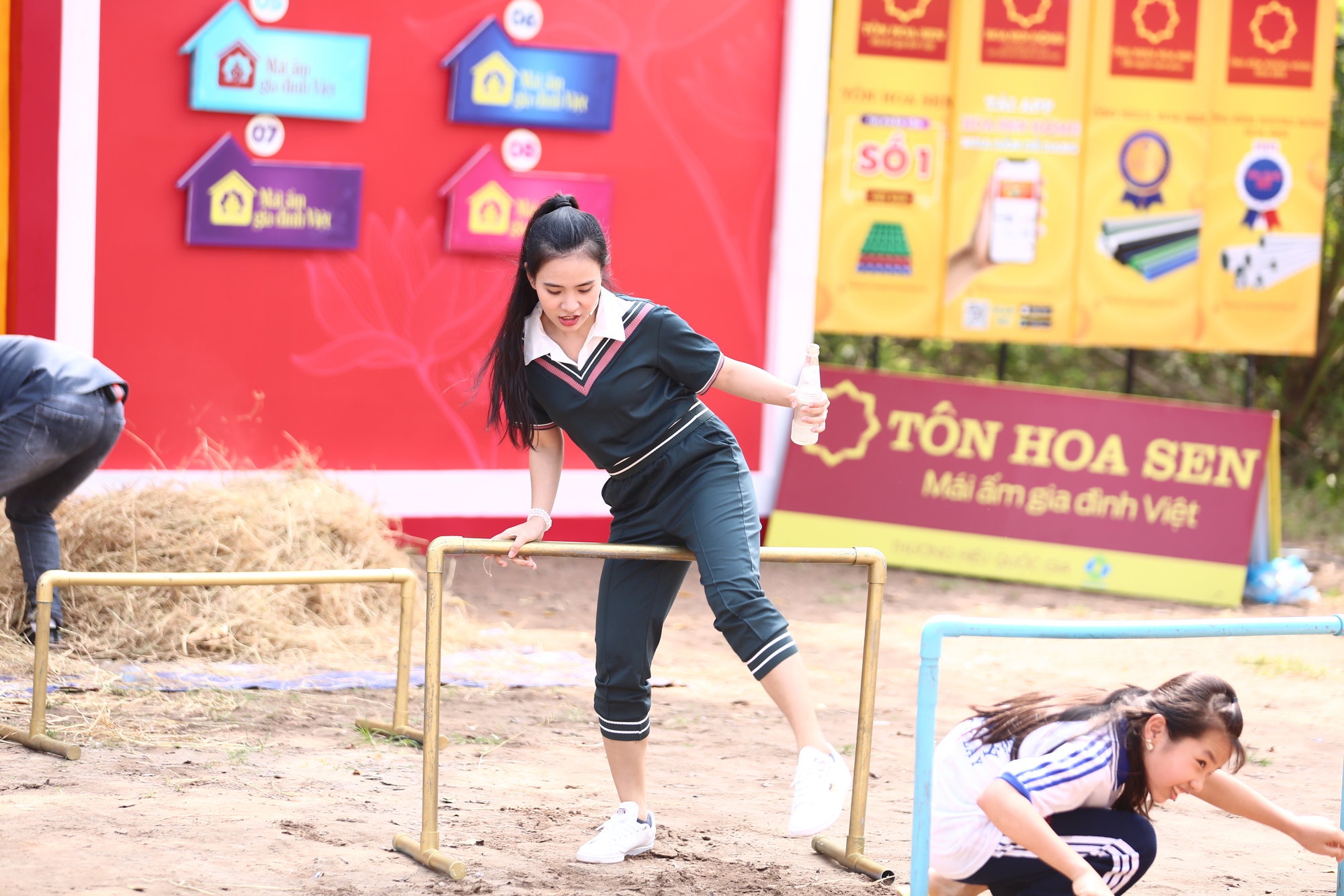 Ca sĩ Quỳnh Trang: Kh&ocirc;ng ng&agrave;y n&agrave;o ngu&ocirc;i thương nhớ mẹ Phi Nhung - Ảnh 1.