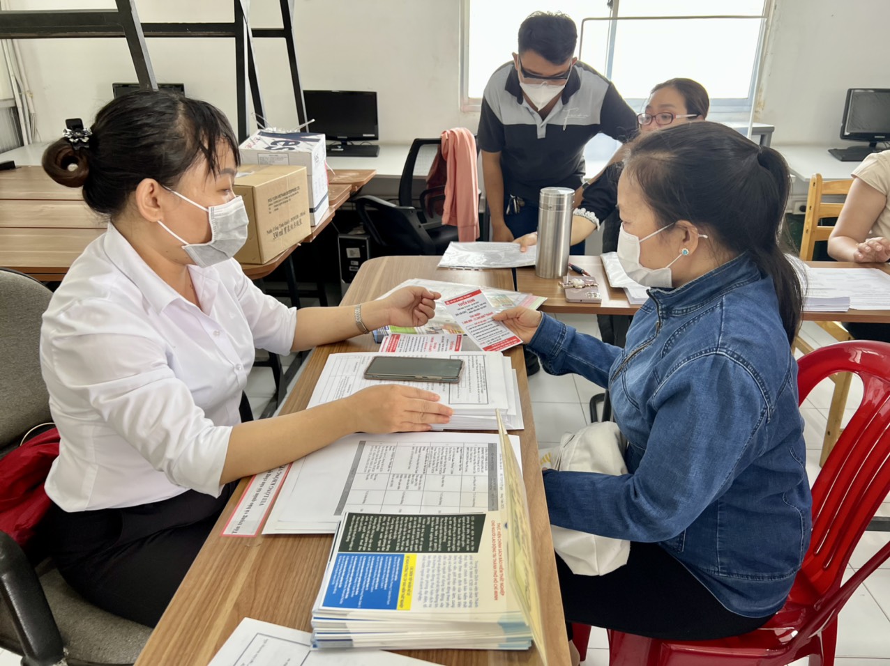 Bảo đảm quyền lợi cho công nhân mất việc tại Công ty TNHH PouYuen Việt Nam