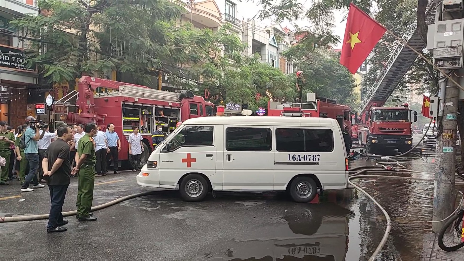 Ph&oacute; Thủ tướng y&ecirc;u cầu khẩn trương điều tra nguy&ecirc;n nh&acirc;n vụ ch&aacute;y qu&aacute;n bar khiến 3 người thiệt mạng - Ảnh 3.