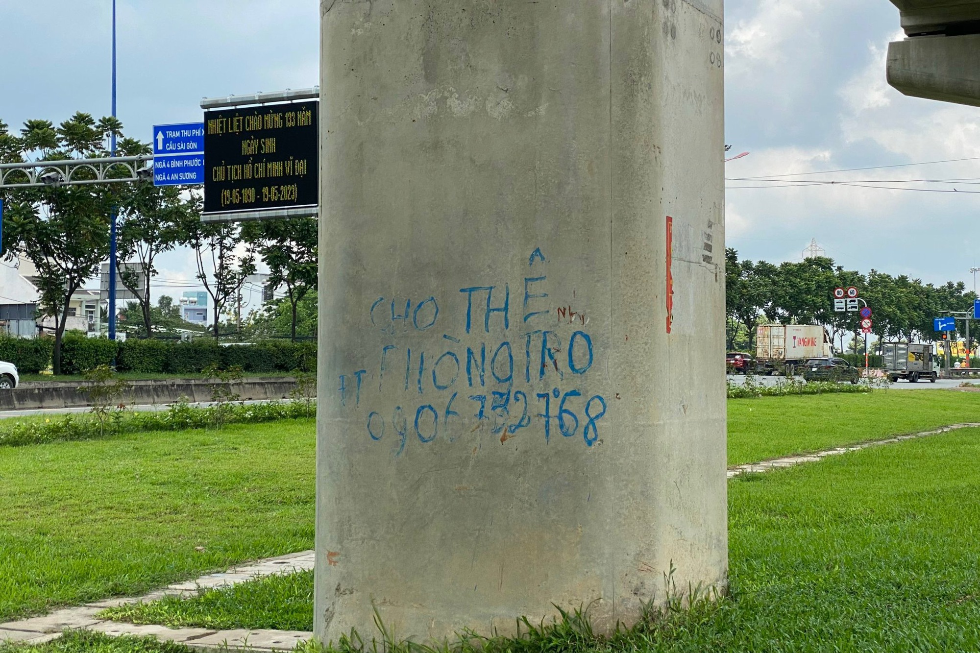 Đột k&iacute;ch nơi t&agrave;u metro Bến Th&agrave;nh - Suối Ti&ecirc;n bị vẽ bậy - Ảnh 7.