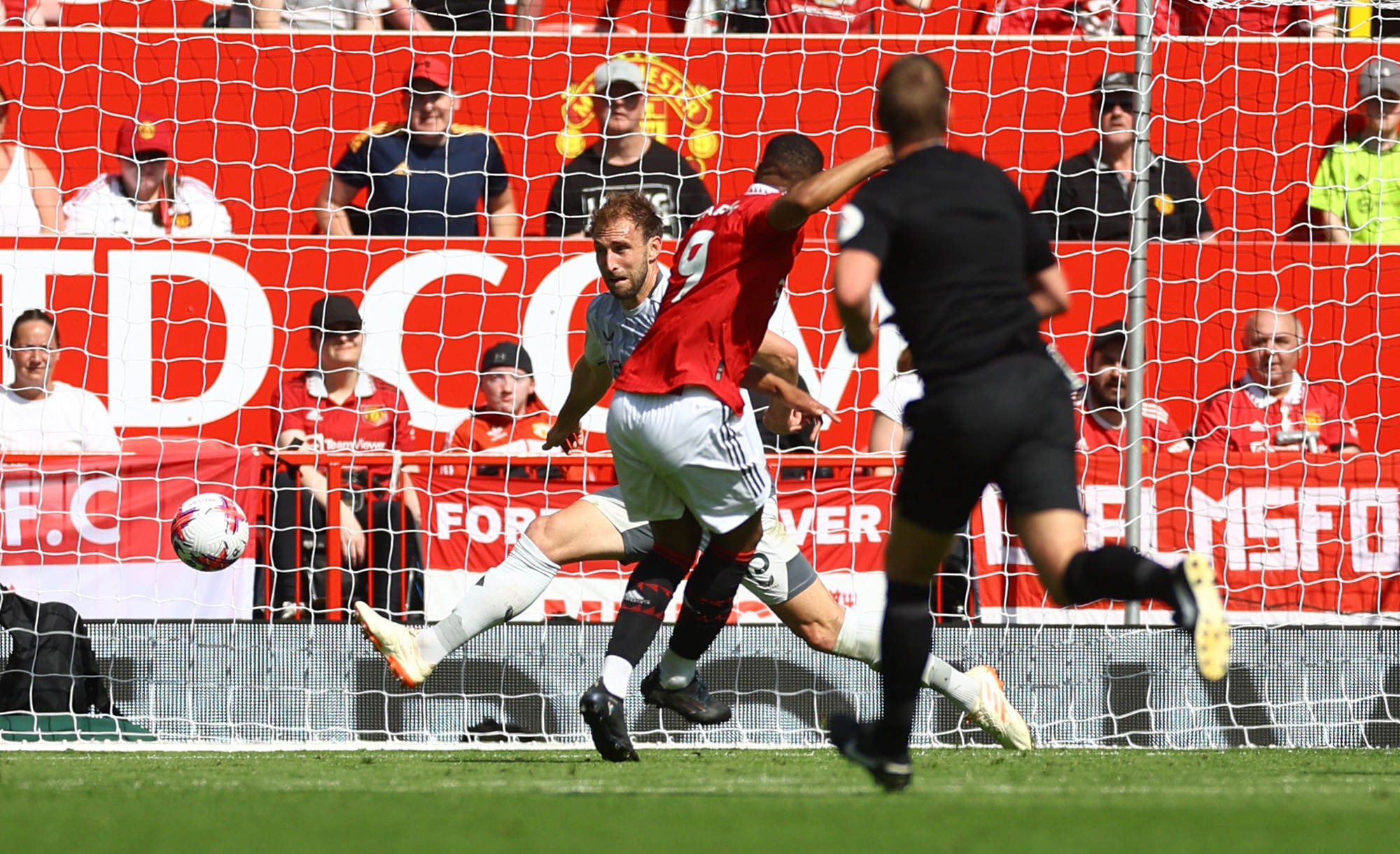 Man United đánh bại Wolves vững Top 4, Southampton rớt hạng - Ảnh 3.