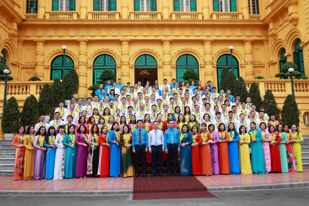 Chủ tịch nước V&otilde; Văn Thưởng gặp mặt 133 điển h&igrave;nh ti&ecirc;n tiến học tập v&agrave; l&agrave;m theo B&aacute;c - Ảnh 6.