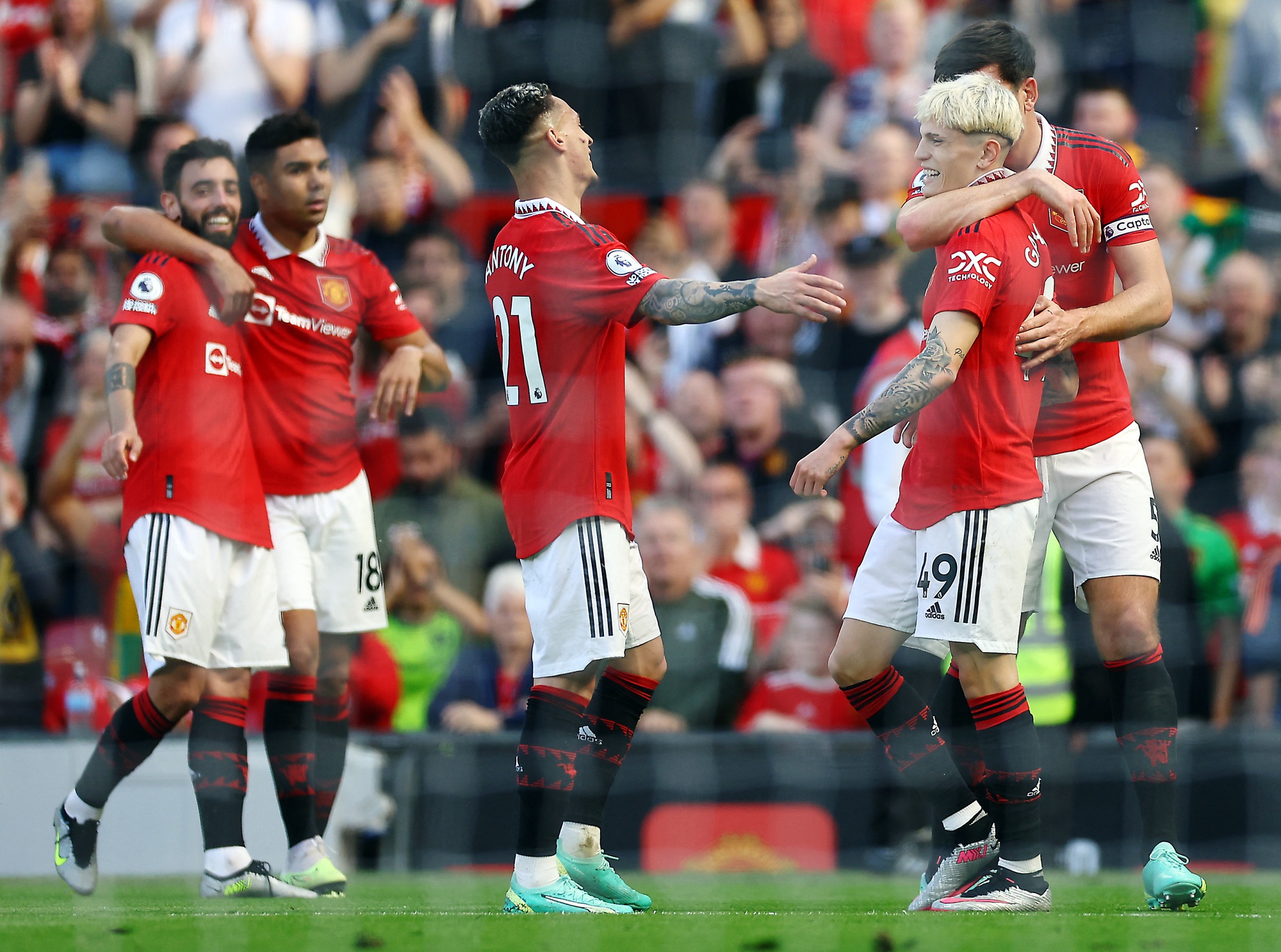Man United vững Top 4 khi đánh bại Wolves, Southampton rớt hạng