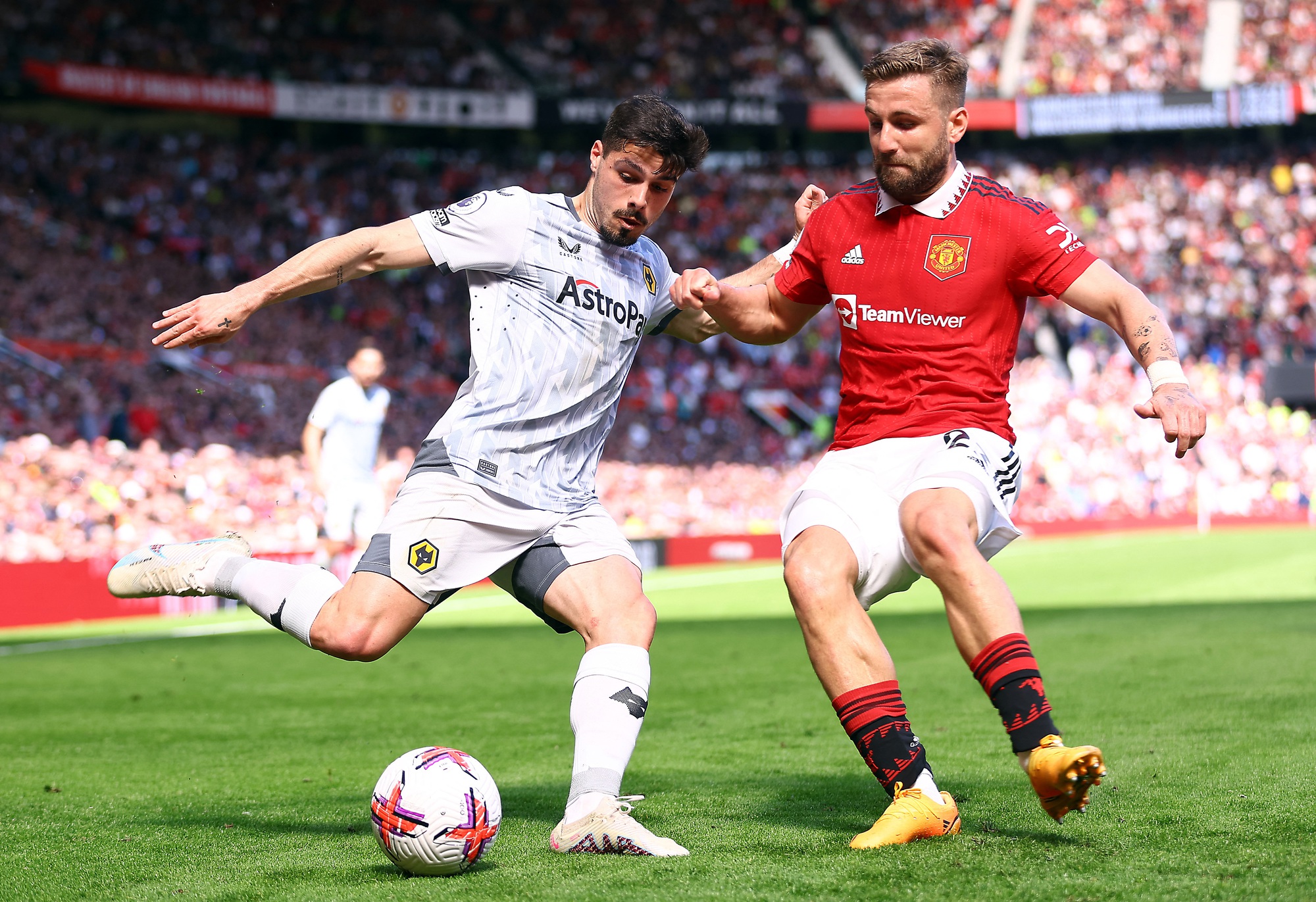 Man United đánh bại Wolves vững Top 4, Southampton rớt hạng - Ảnh 1.