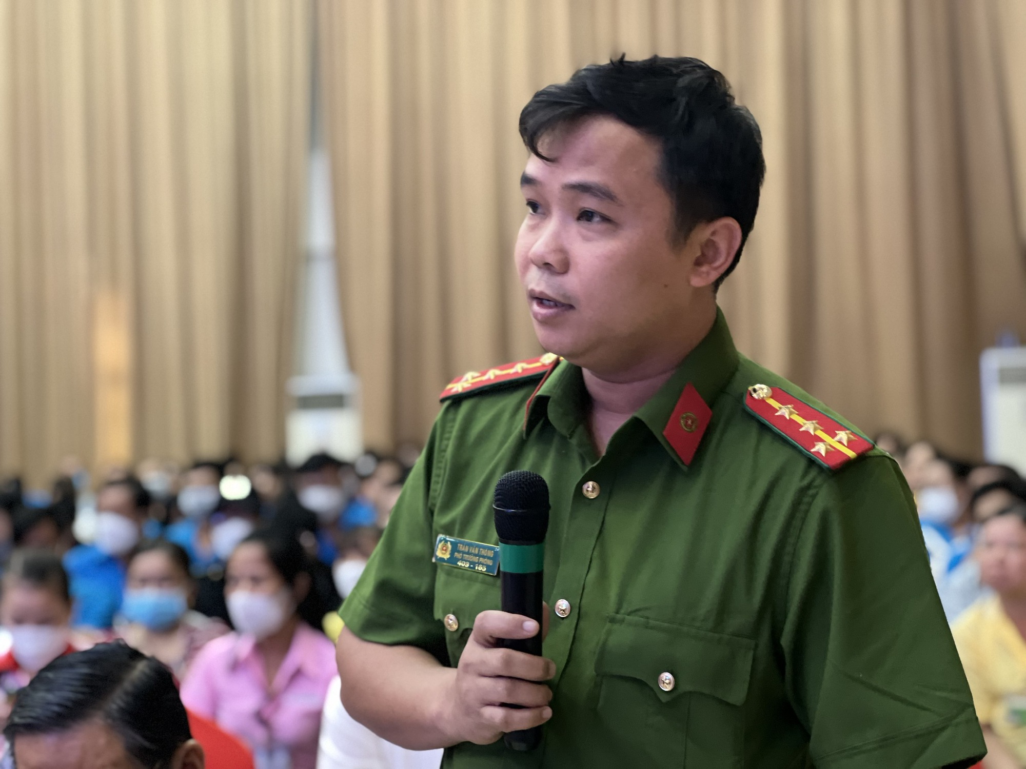 C&ocirc;ng nh&acirc;n kiến nghị nhiều vấn đề n&oacute;ng khi đối thoại với đại biểu HĐND - Ảnh 3.