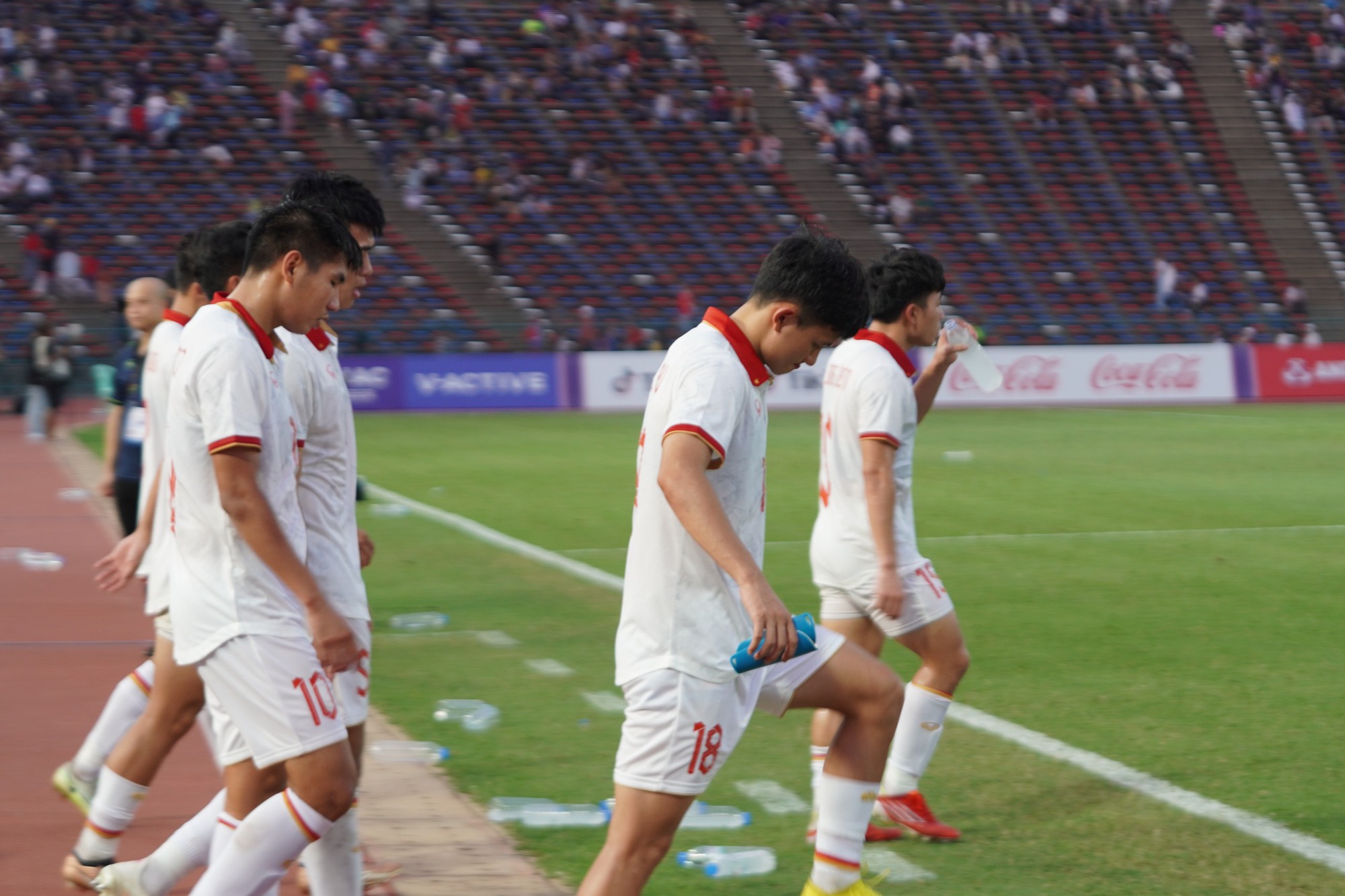 HLV Troussier nói gì sau thất bại của U22 Việt Nam? - Ảnh 6.