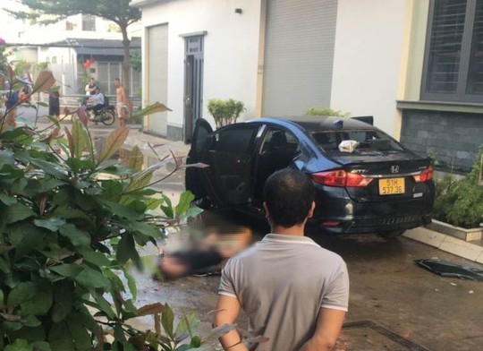 Sau tin nhắn, 1 phụ nữ trọng thương trong ôtô bị cháy ở quận 12