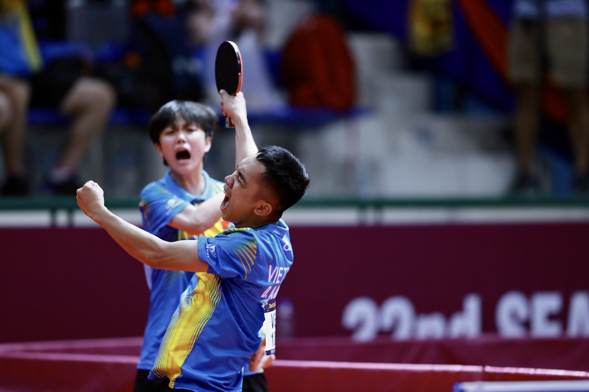 SEA Games 32: Hai nh&agrave; v&ocirc; địch b&oacute;ng b&agrave;n tuổi teen l&agrave;m n&ecirc;n lịch sử sau 26 năm - Ảnh 8.