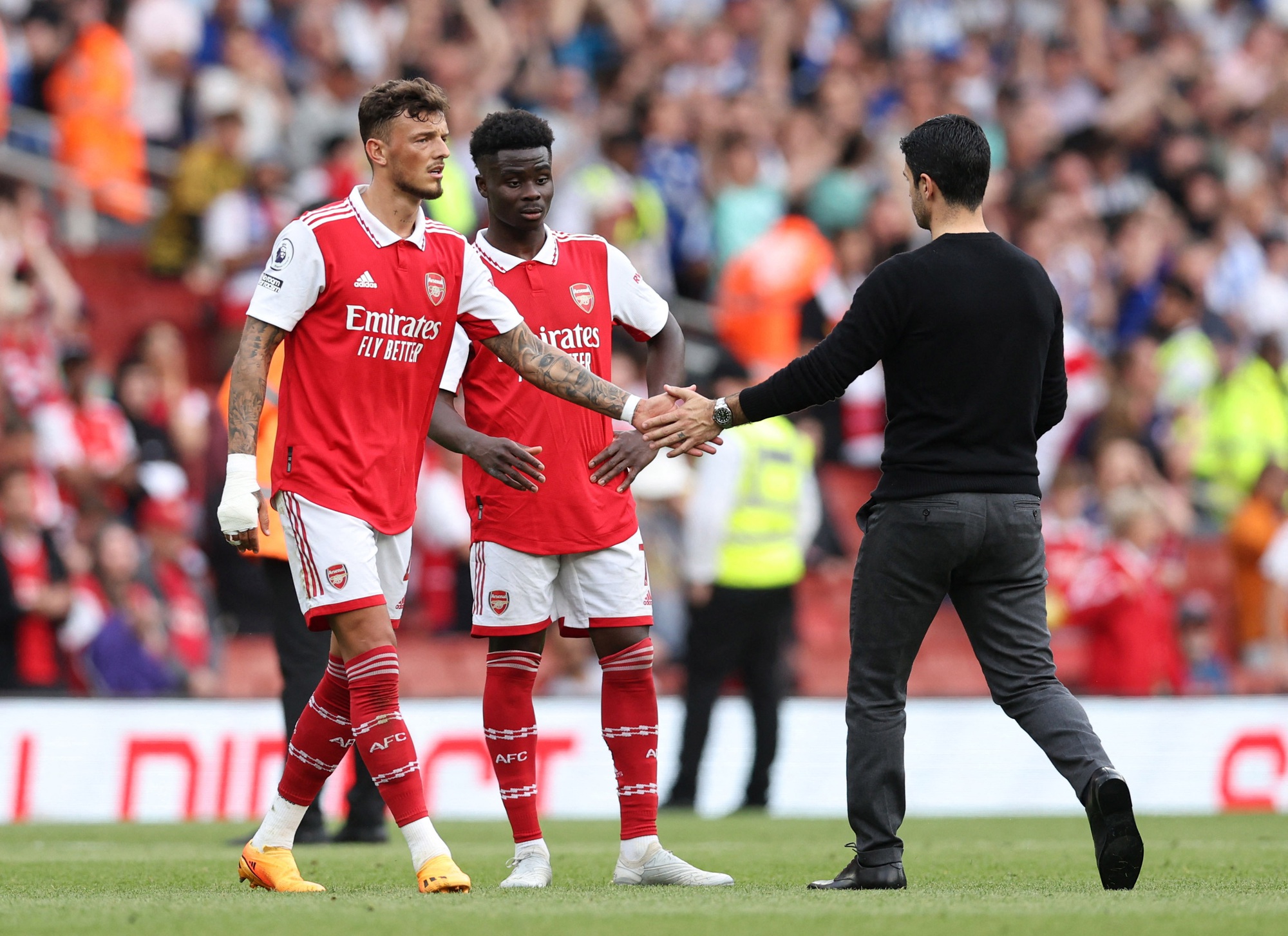 Man City thắng lớn, Arsenal chính thức dừng cuộc đua vô địch