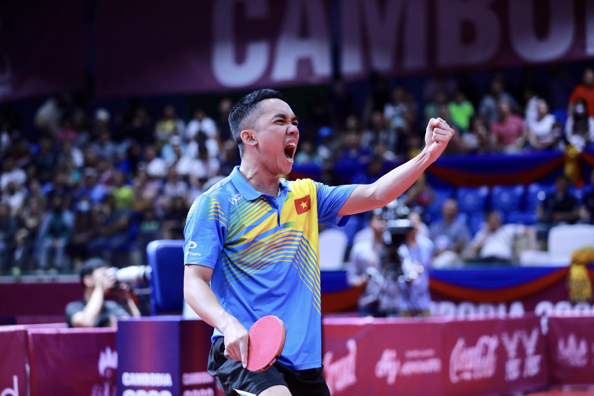 SEA Games 32: Hai nh&agrave; v&ocirc; địch b&oacute;ng b&agrave;n tuổi teen l&agrave;m n&ecirc;n lịch sử sau 26 năm - Ảnh 5.