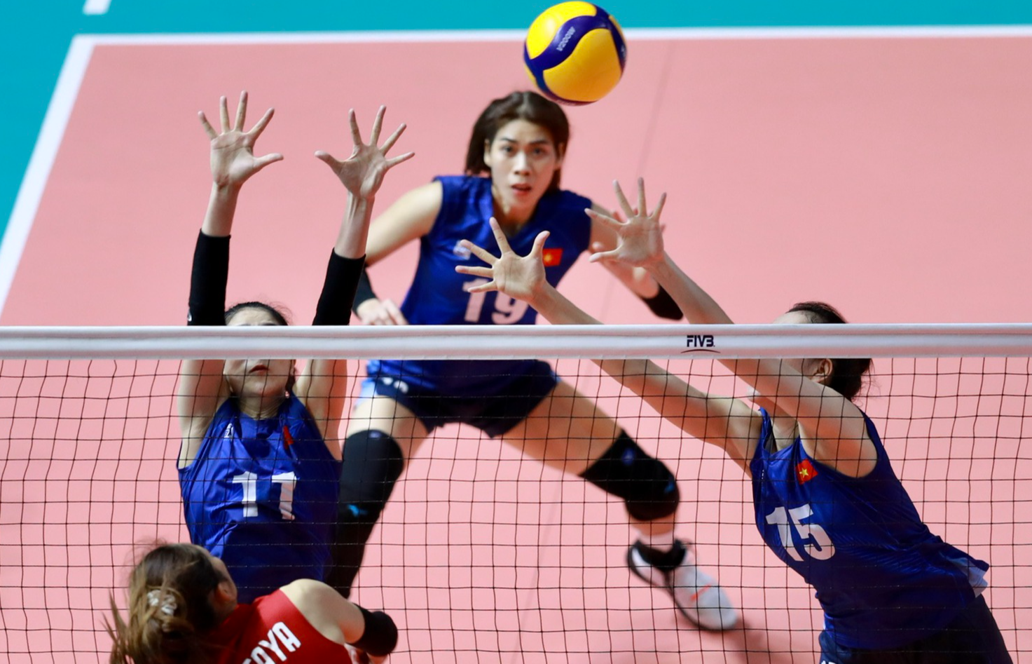 Nhật ký SEA Games 32 ngày 14-5: Bóng chuyền nữ không thể lập kỳ tích