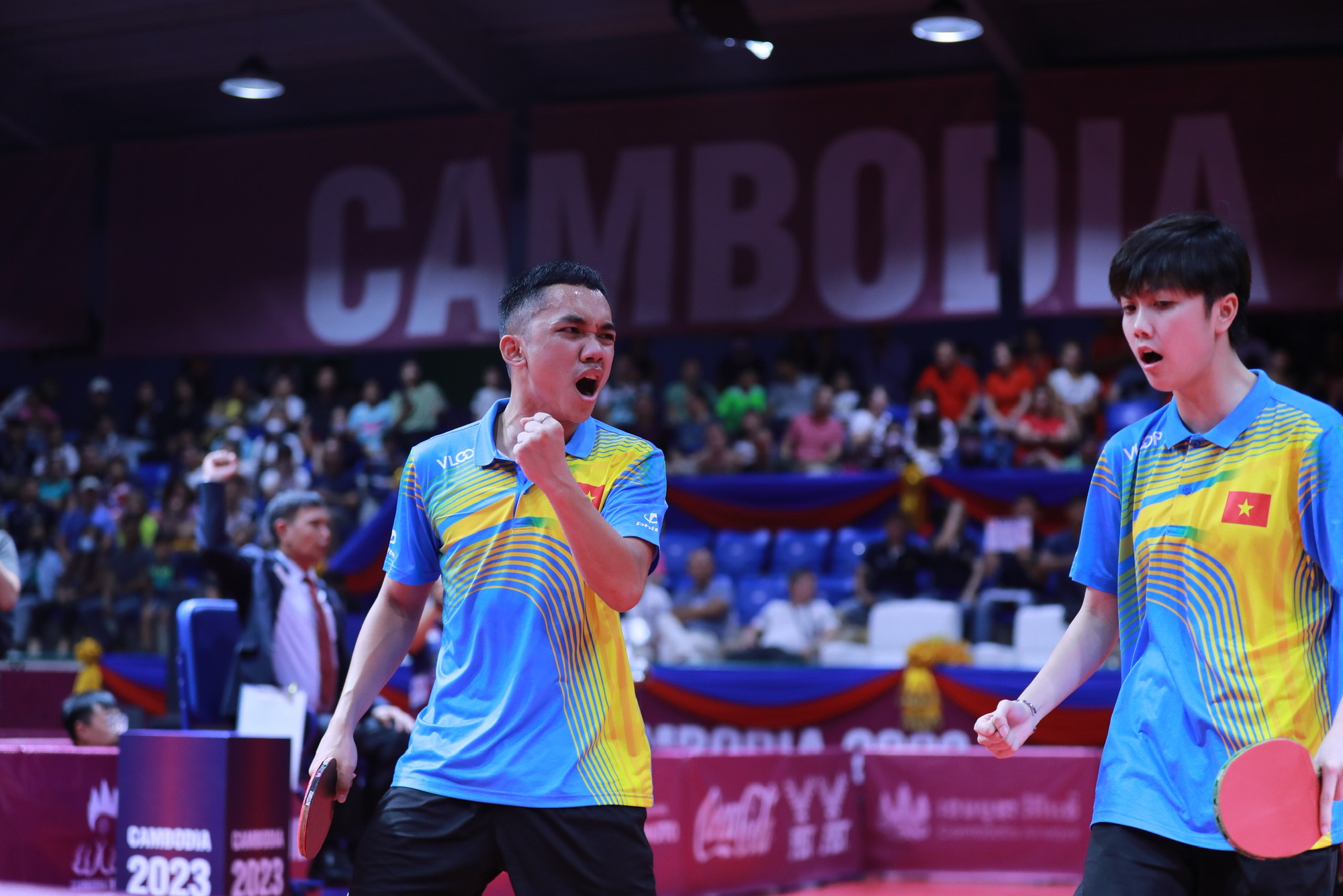 SEA Games 32: Hai nh&agrave; v&ocirc; địch b&oacute;ng b&agrave;n tuổi teen l&agrave;m n&ecirc;n lịch sử sau 26 năm - Ảnh 4.