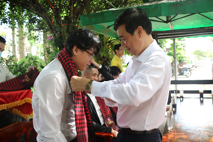 Tin vui cho l&agrave;ng nghề dệt khăn rằn Nam bộ ở Đồng Th&aacute;p - Ảnh 1.